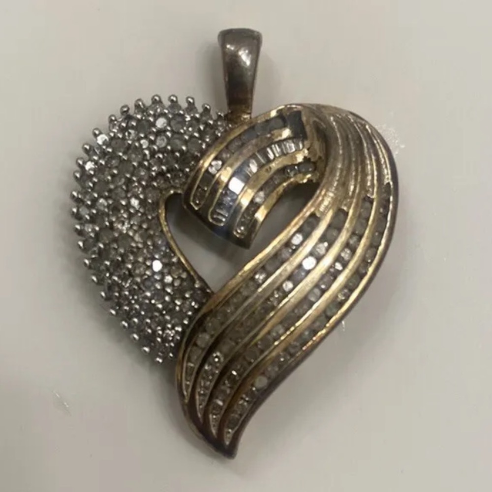 Gold plated heart pendant with diamonds 🤍✨